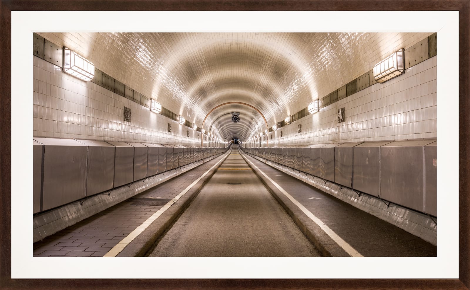 Mario Basner, Elbtunnel, Classic Brown Frame, White Liner