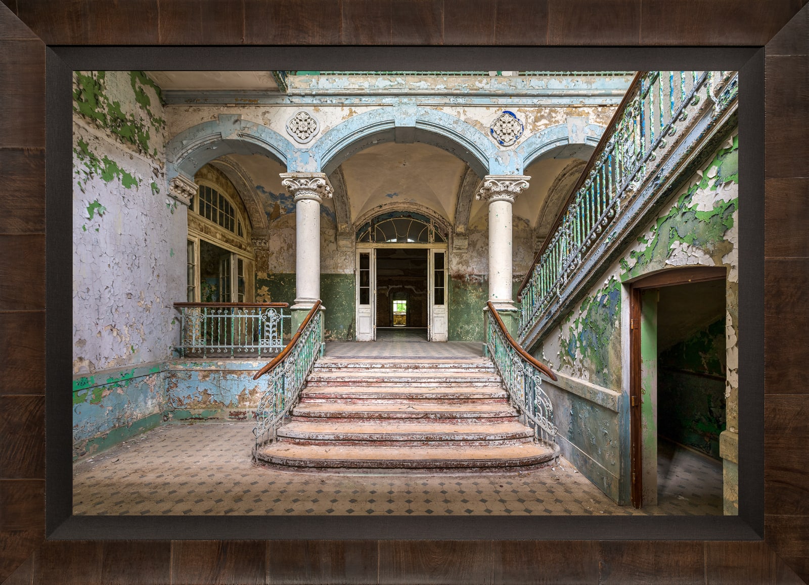 Mario Basner, Entrance, Tabacchino Frame, Cigar Leaf , BlackLiner