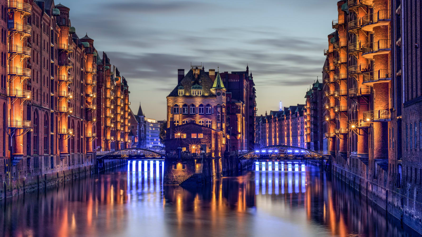 Mario Basner, Tea House, Hamburg, Germany, 2015