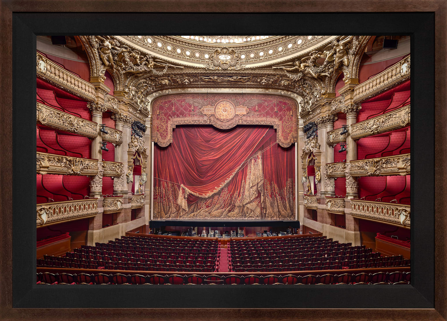 Mario Basner, A Night At The Opera, Classic Brown Frame, Black Liner