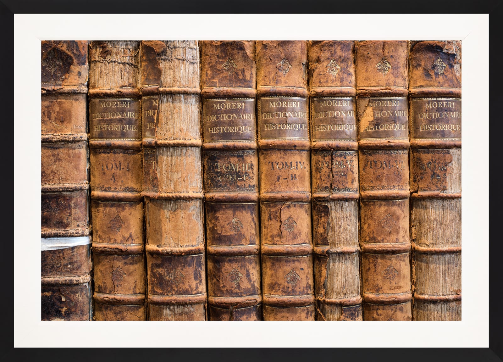 Mario Basner, Moreri, Classic Black Frame, White Liner