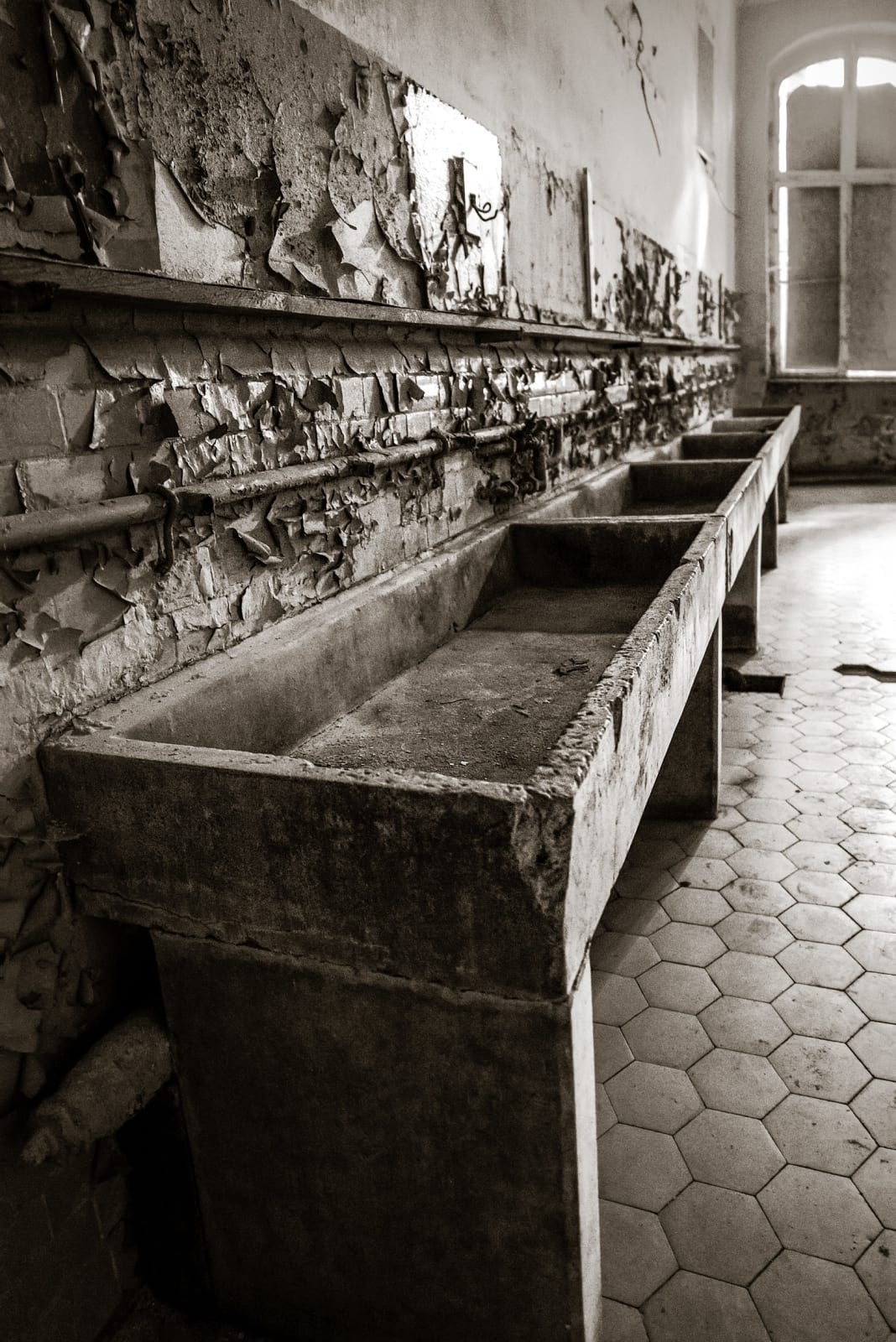 Mario Basner, Wash Trough, Beelitz Heilstätten, Germany, 2014