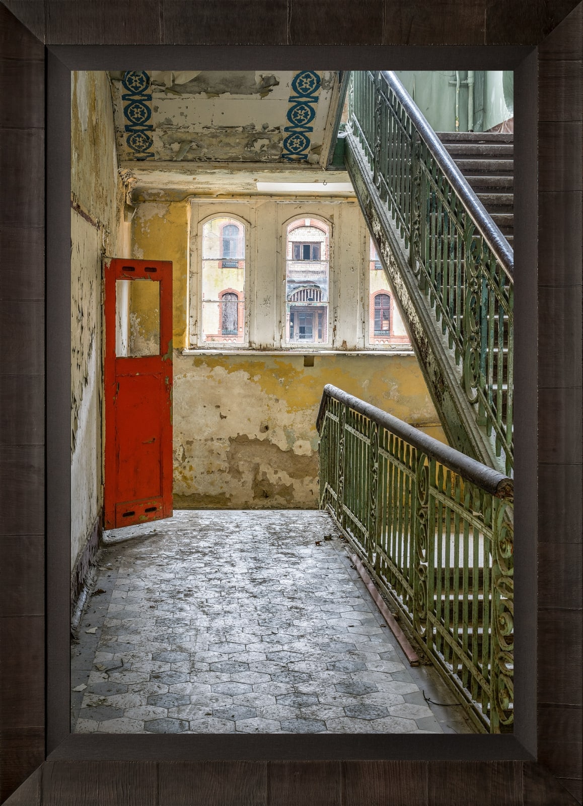 Mario Basner, Discomfort Within, Tabacchino Frame, Dark Ash, Black Liner