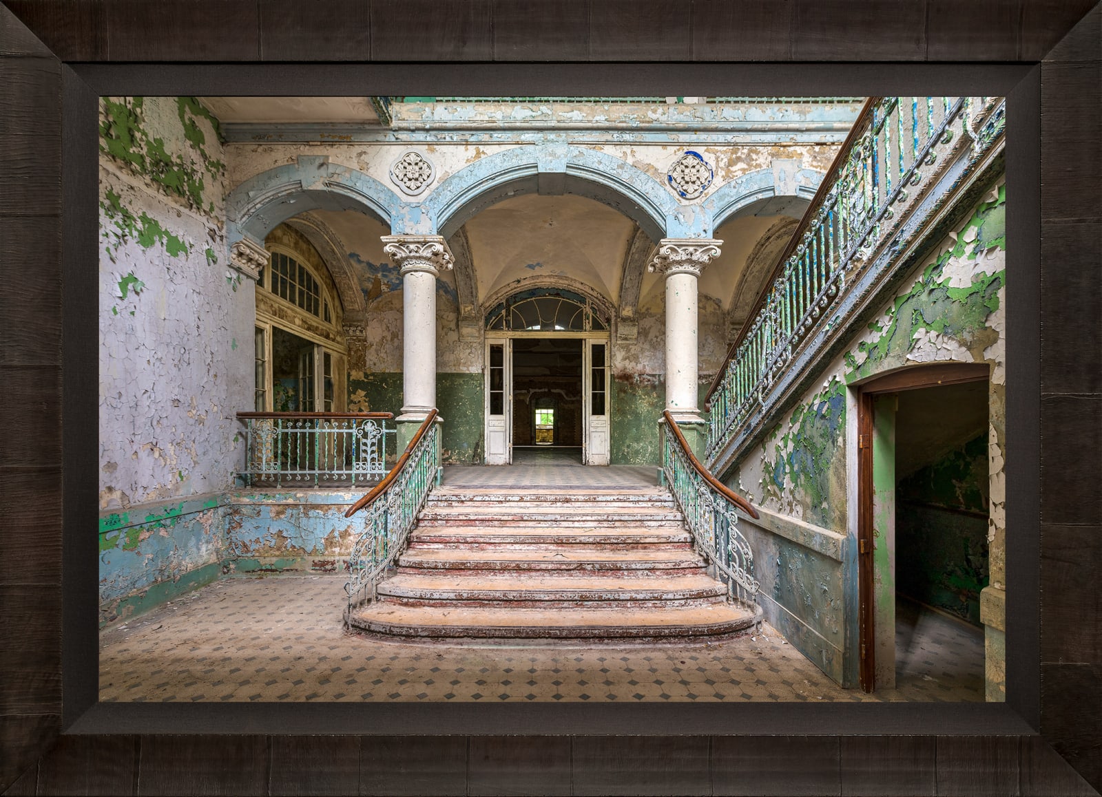 Mario Basner, Entrance, Tabacchino Frame, Dark Ash Liner