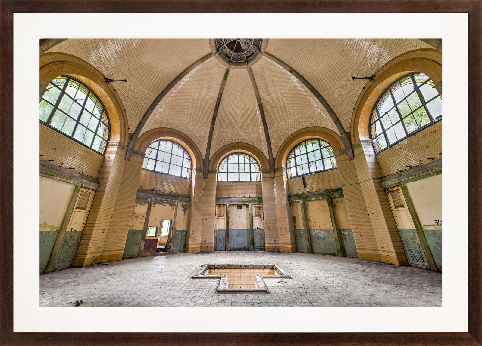 Mario Basner, Bathhouse, Classic Brown Frame, White Liner