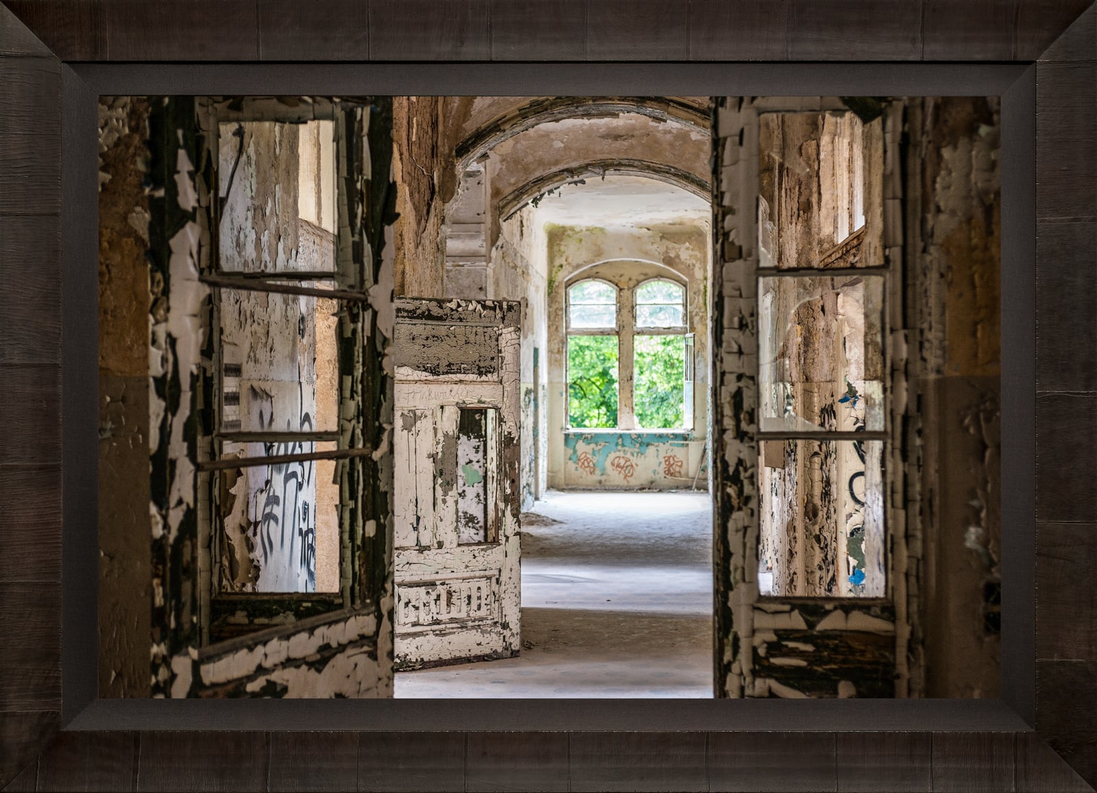 Mario Basner, Dubious Invitation, Tabacchino Frame, Dark Ash, Black Liner