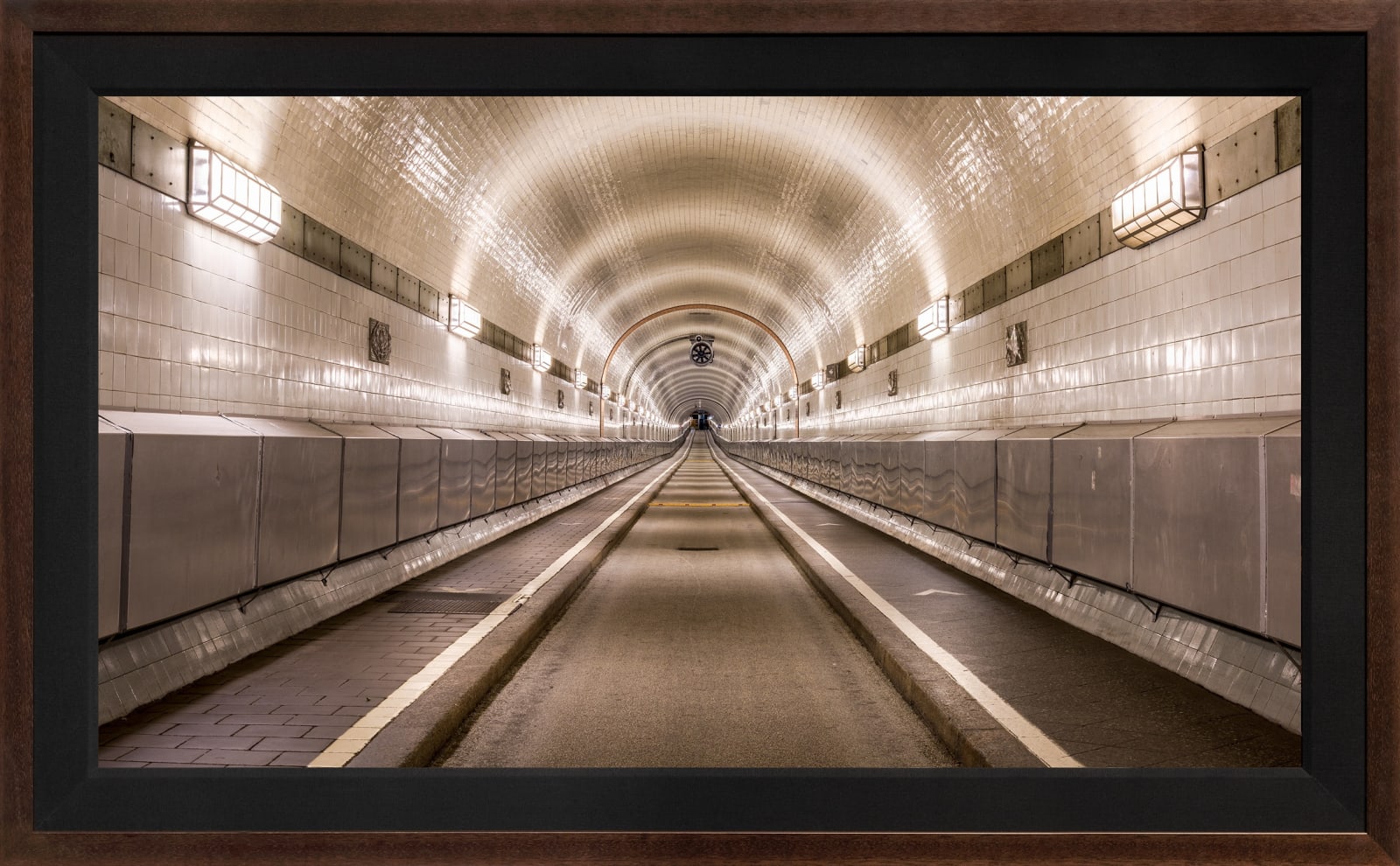 Mario Basner, Elbtunnel, Classic Brown Frame, Black Liner