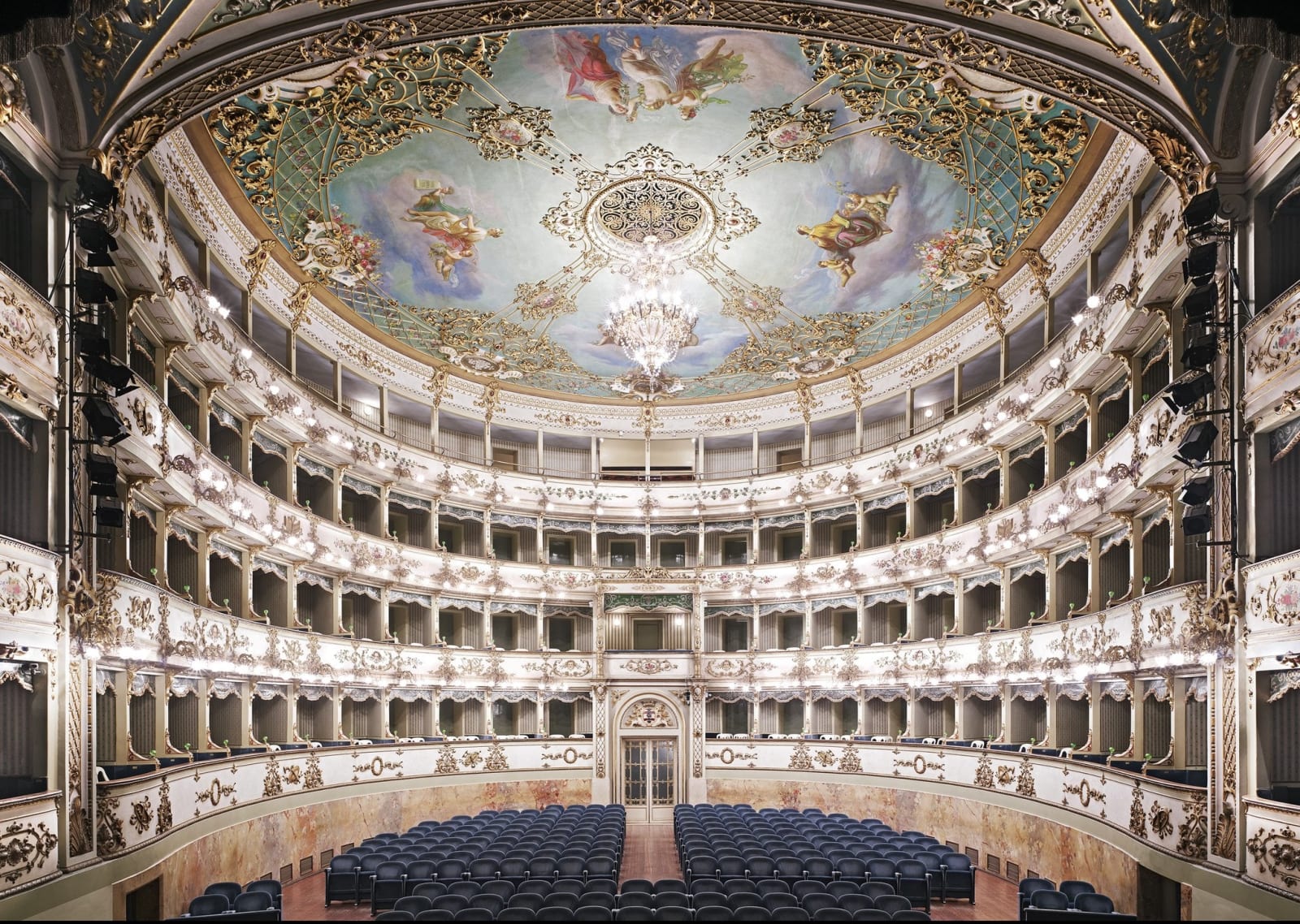 Candida Höfer, Teatro Comunale di Carpi I 2011