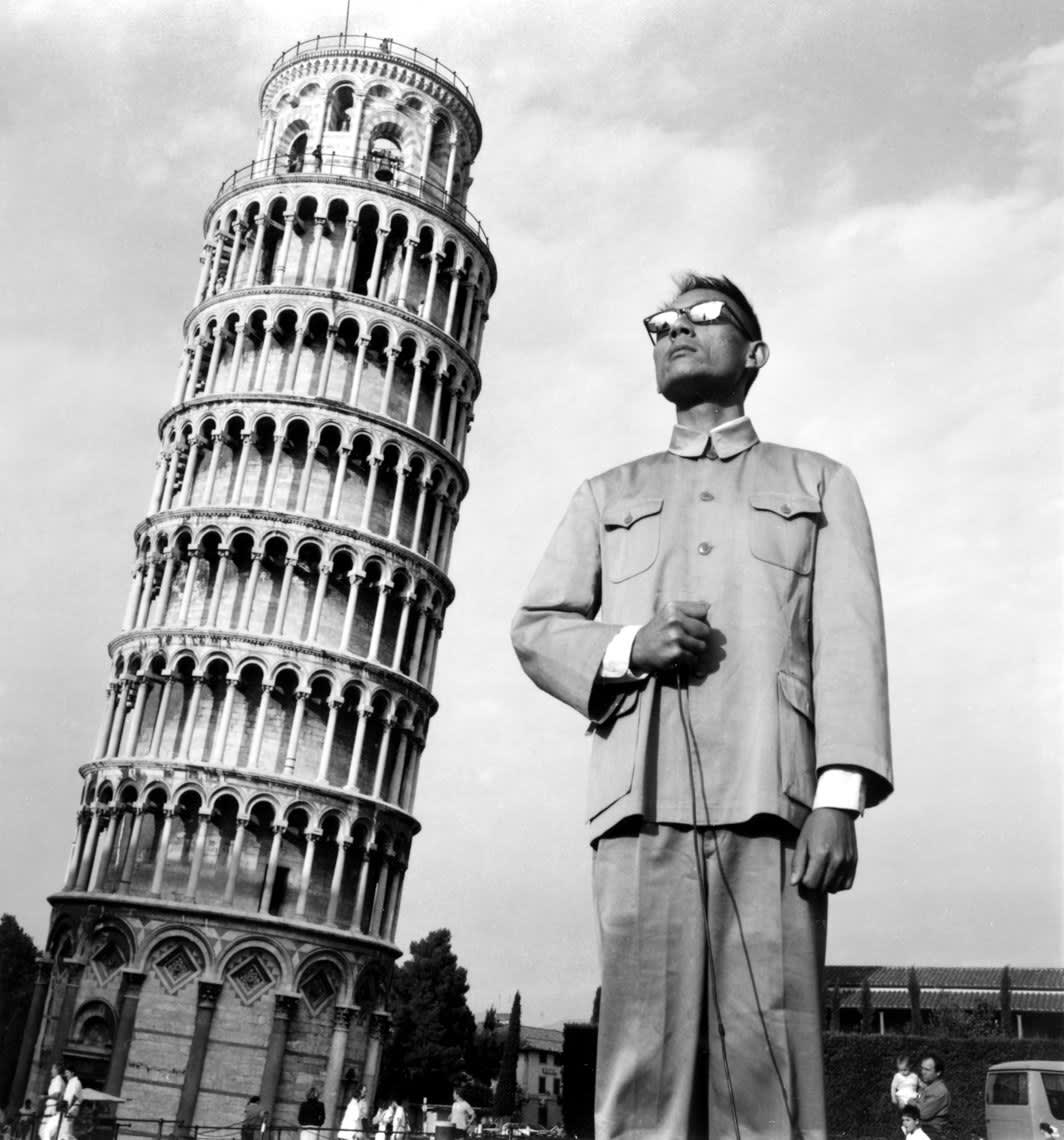 Tseng Kwong Chi, Pisa, Italy, 1989