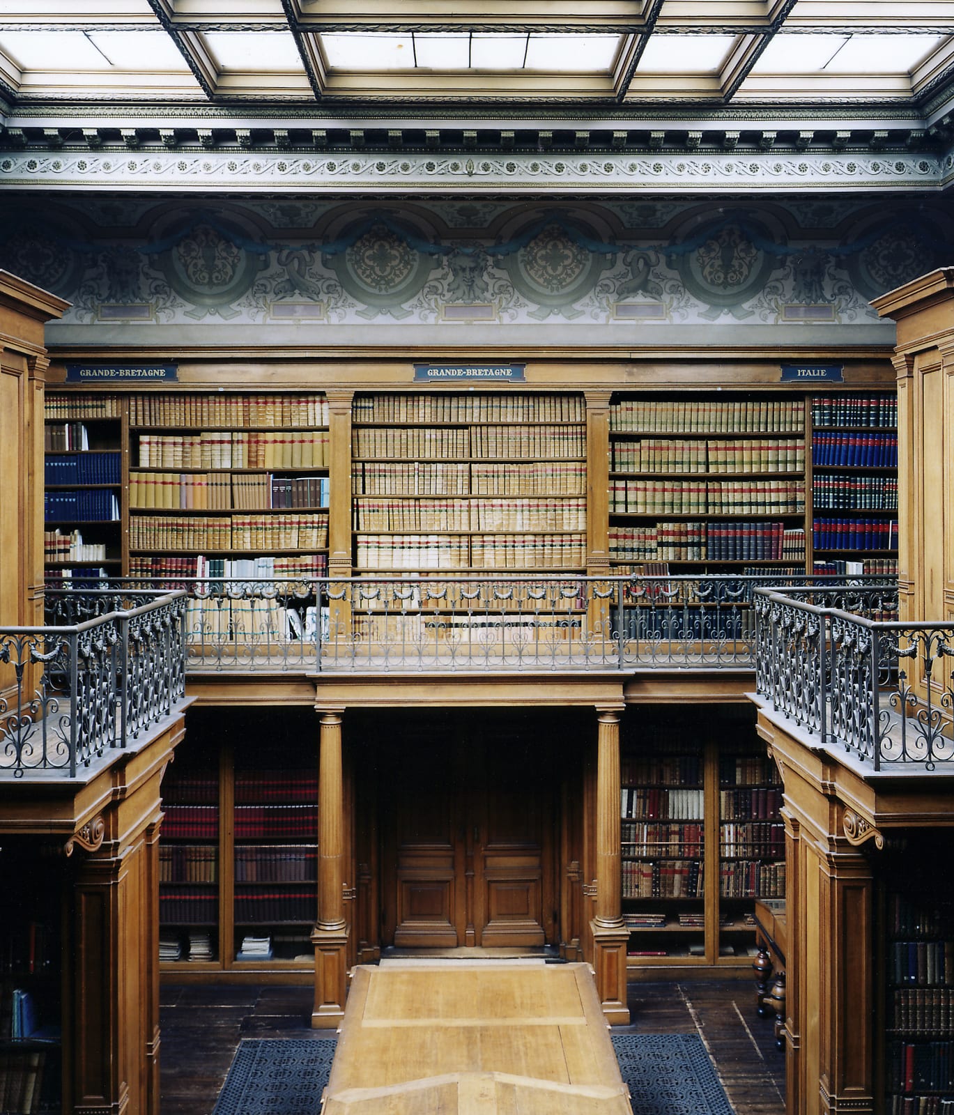 Candida Höfer, Teylers Museum Haarlem III 2003