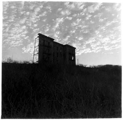 Diane Arbus, A house on a hill, Hollwood, Cal., 1963/printed later