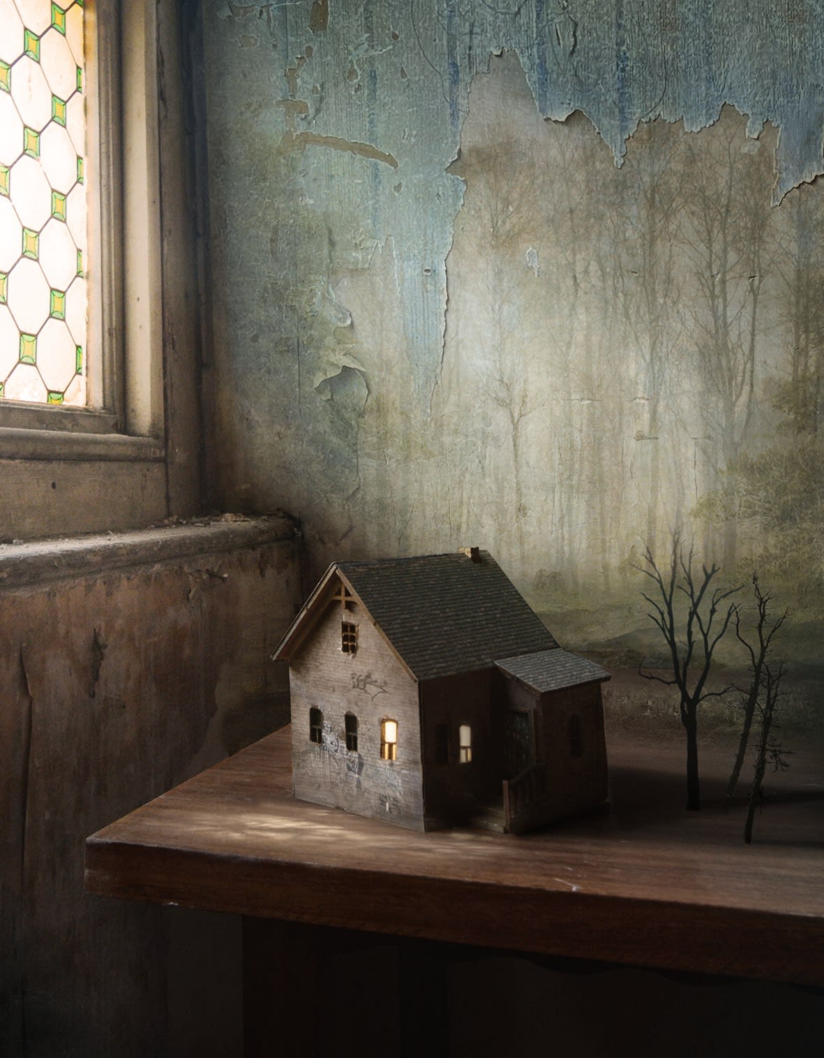 Suzanne Moxhay ARE, Exterior, Night