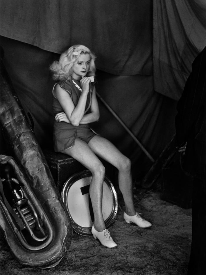 René Groebli, Number girl, Circus Knie/Nummerngirl, Zirkus Knie (#616), Zürich, 1948
