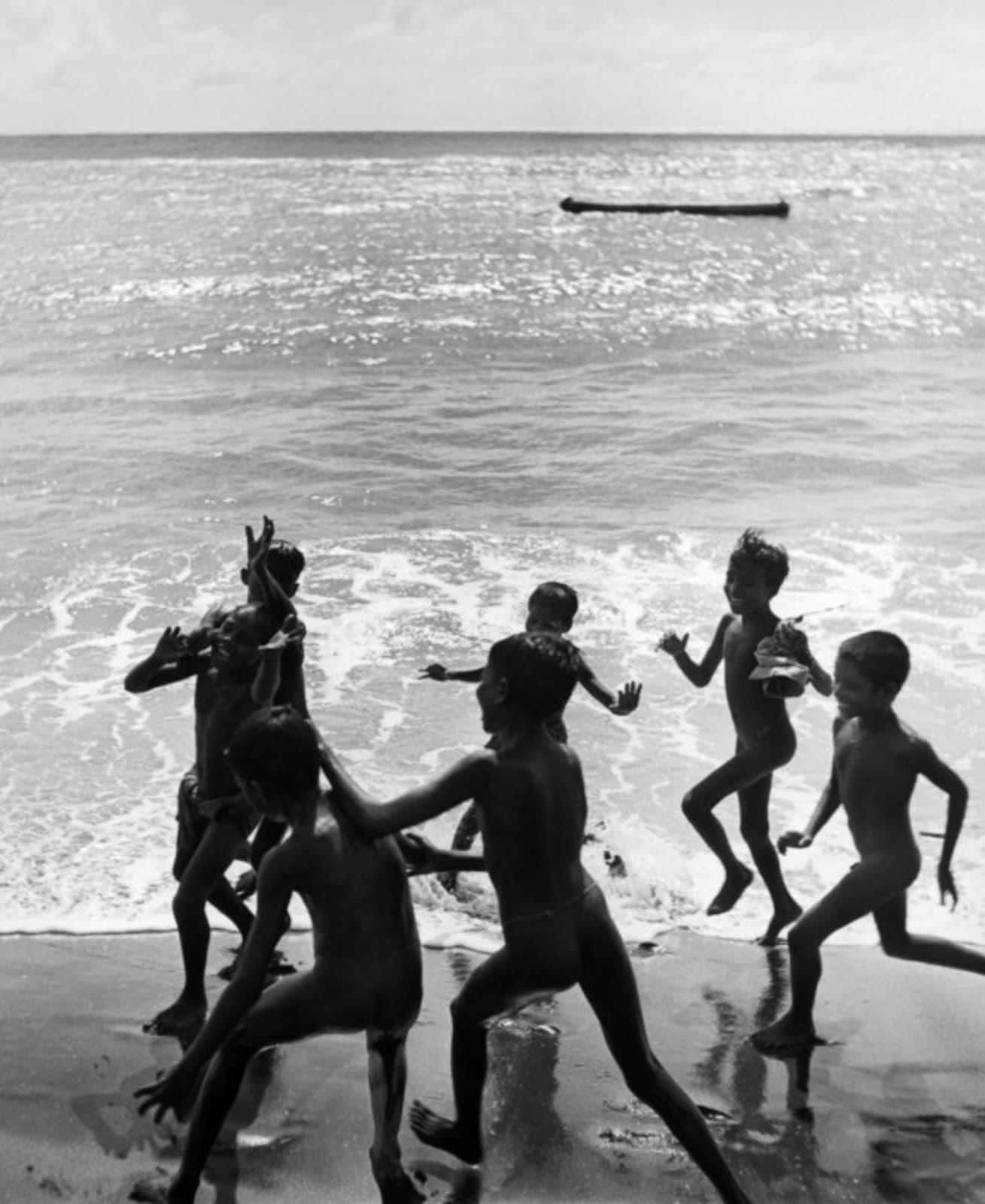 Werner Bischof, Children at the beach, Tivandrum, 1952