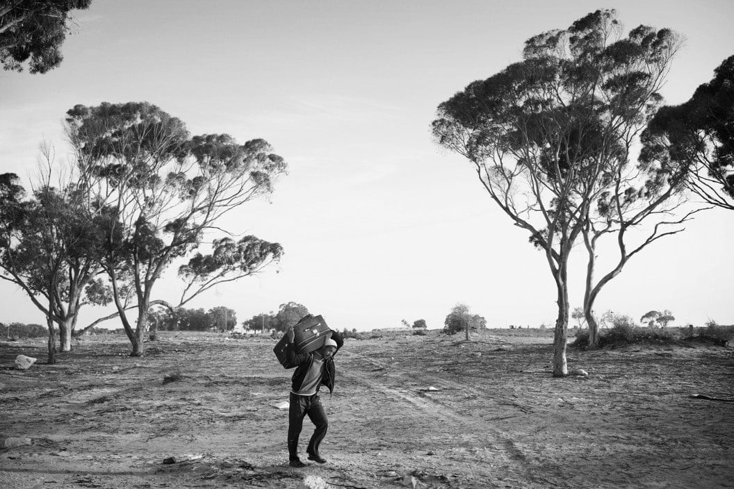Paolo Pellegrin, Tunisian, Egyptian and other nationals flee Libya during fighting between rebels and pro Qaddafi forces, Tunisia, 2011