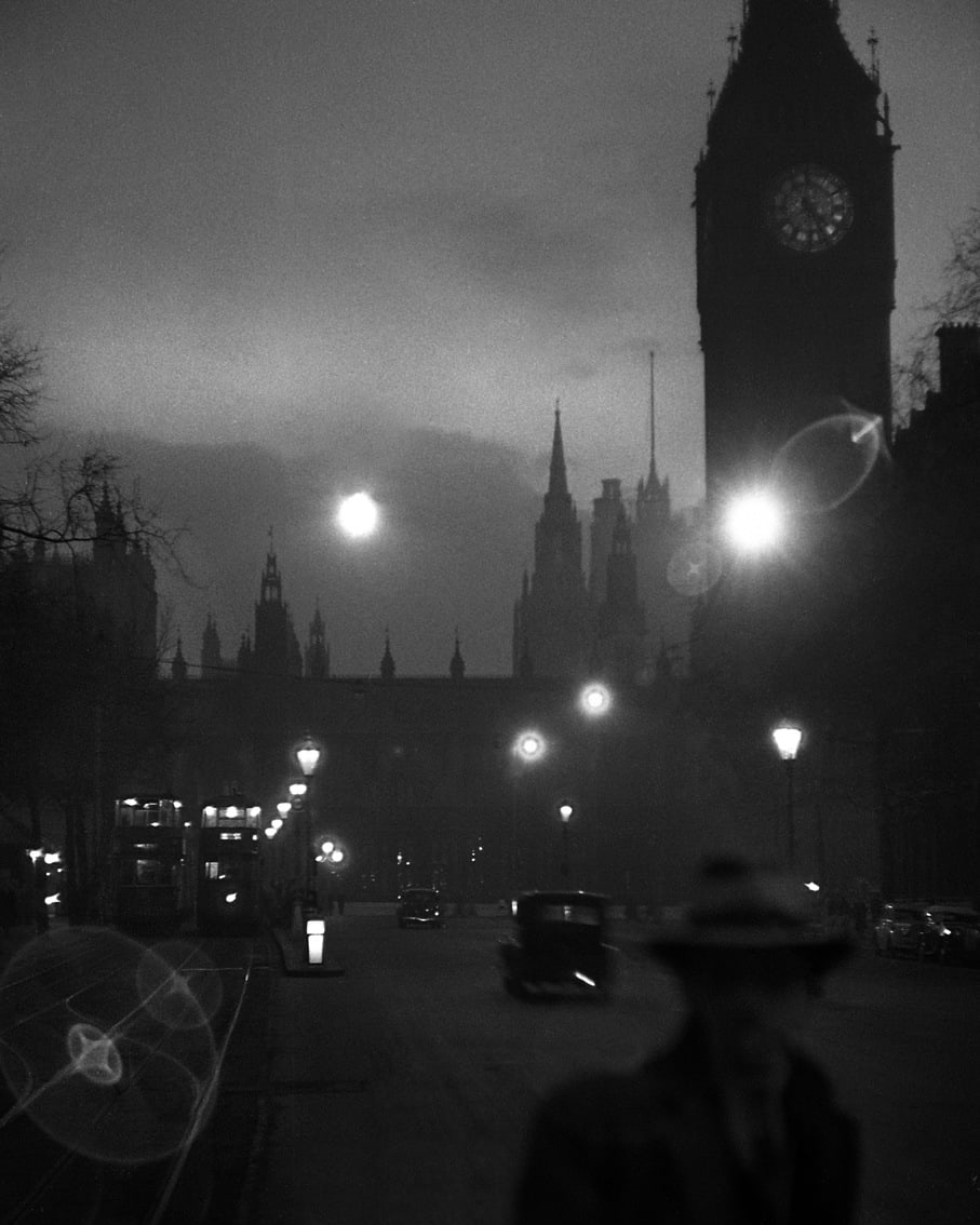 René Groebli, Man with hat on Westminster Bridge (#1622), London, 1949