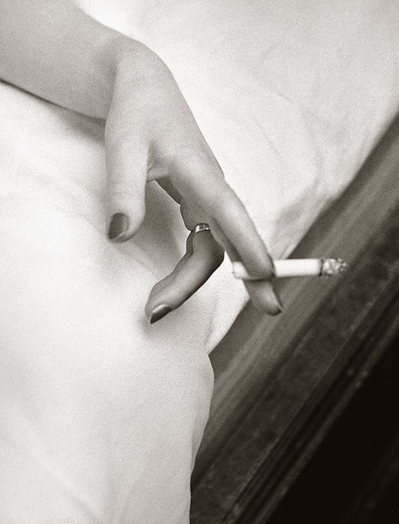 René Groebli, Cigarette/Zigarette /#524), Paris, Das Auge der Liebe, 1952
