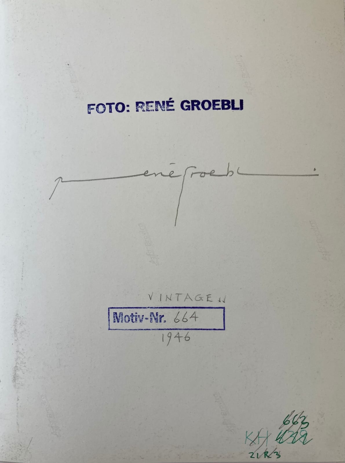 René Groebli, Café Select mit Hürlimann Pferden (#664), Zürich, Early Work, Vintage, 1946