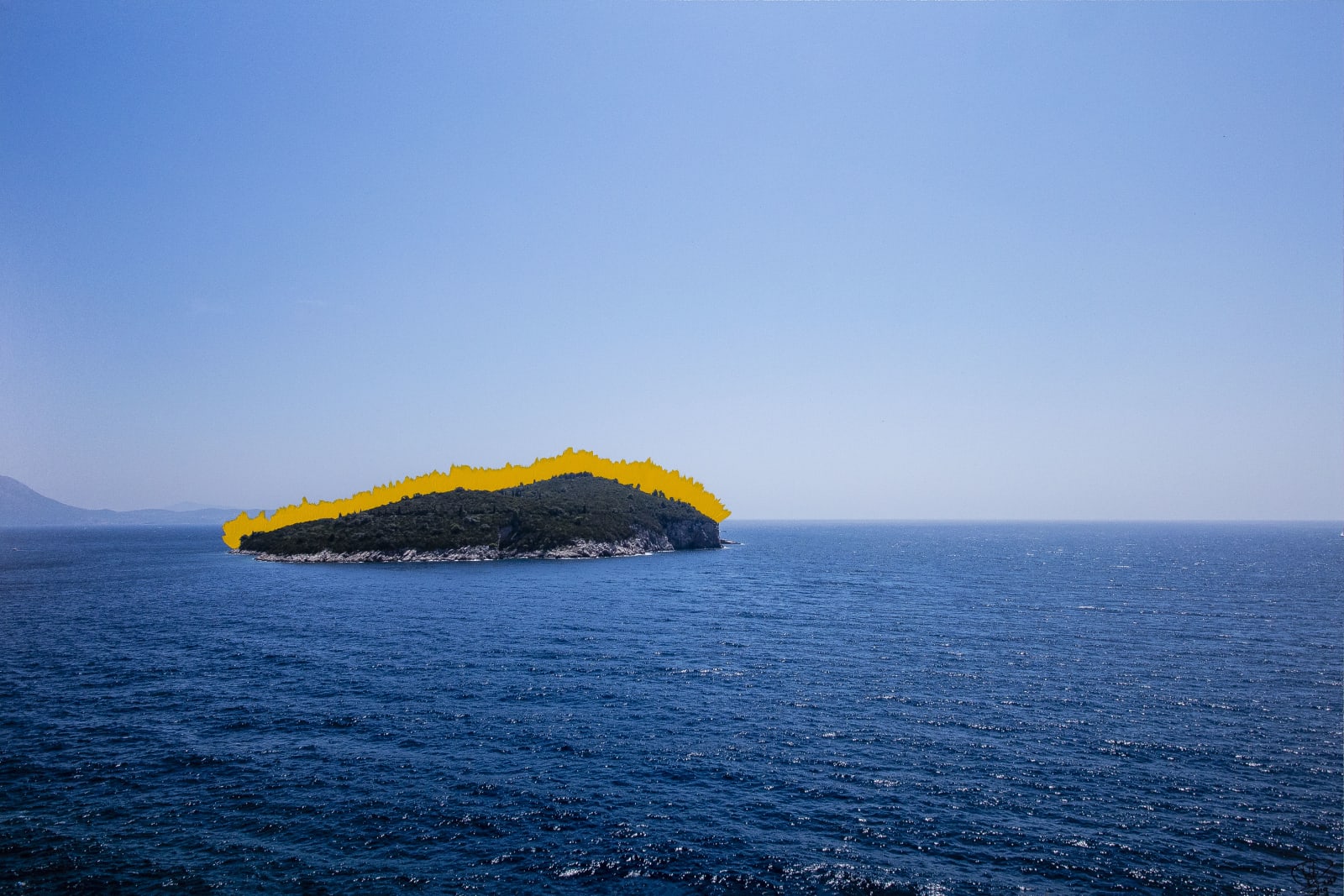 Victoria Marques Pinto, Yellow Island, 2019