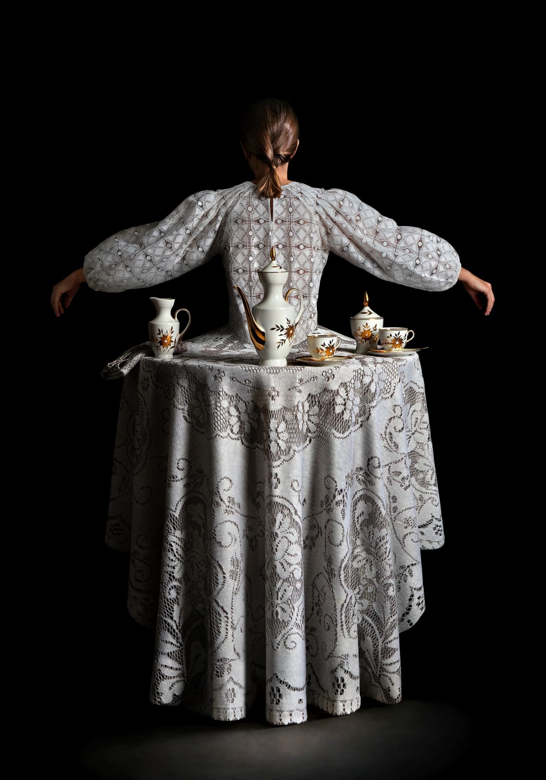 Miguel Vallinas, You are the hostess