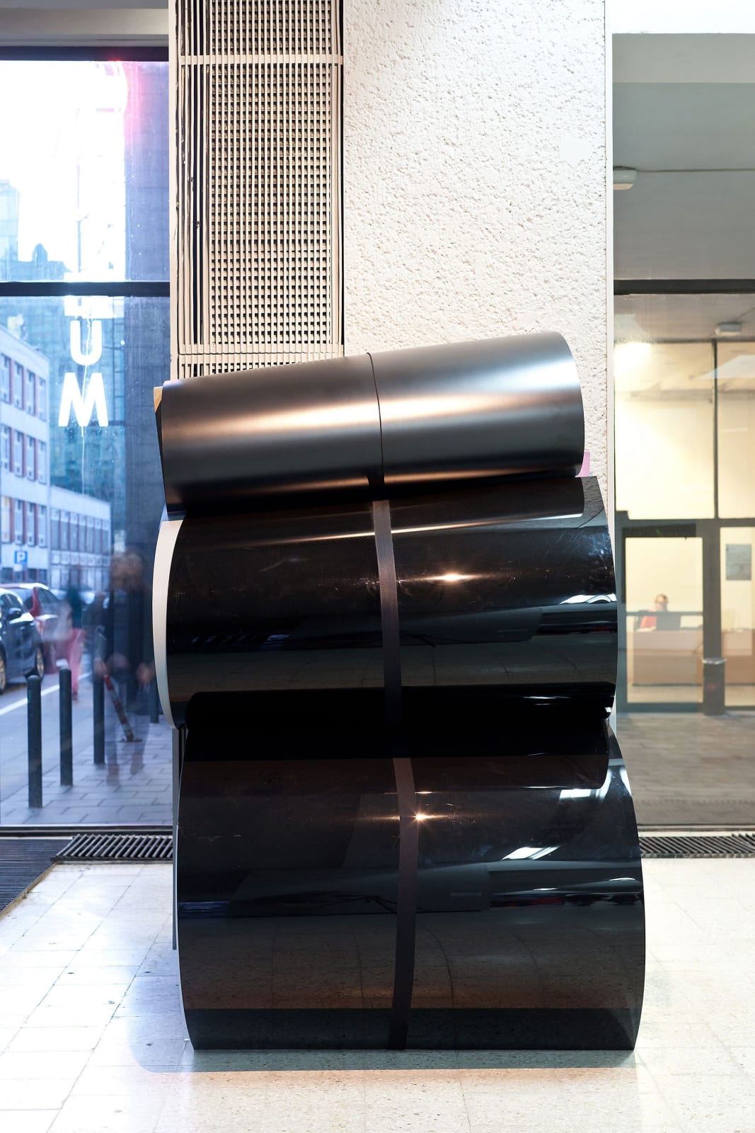 Julia Dault, Untitled 25, 12:45 PM - 4:30 PM, February 8, 2014 (Installed by Simon Bird), 2012/2014