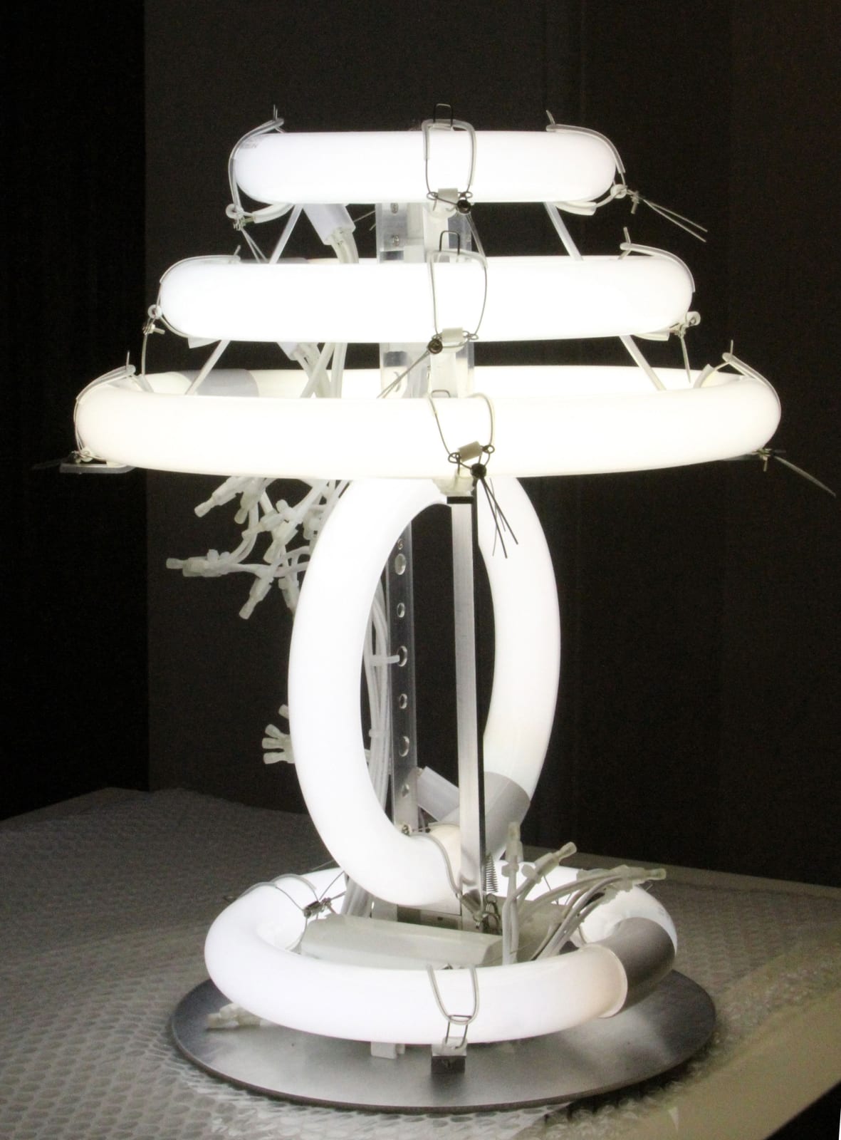 Yuichi Higashionna, Untitled (desk lamp), 2014