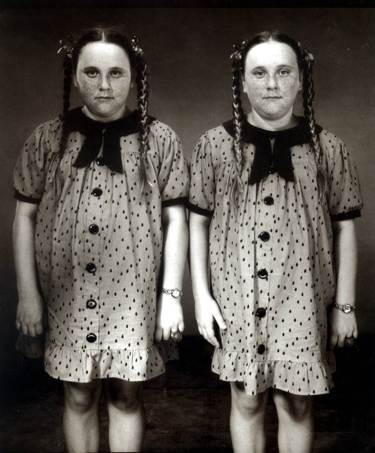 Mary Ellen Mark, Cayla and Mylee Simmerman (from the Twins Series), 2001
