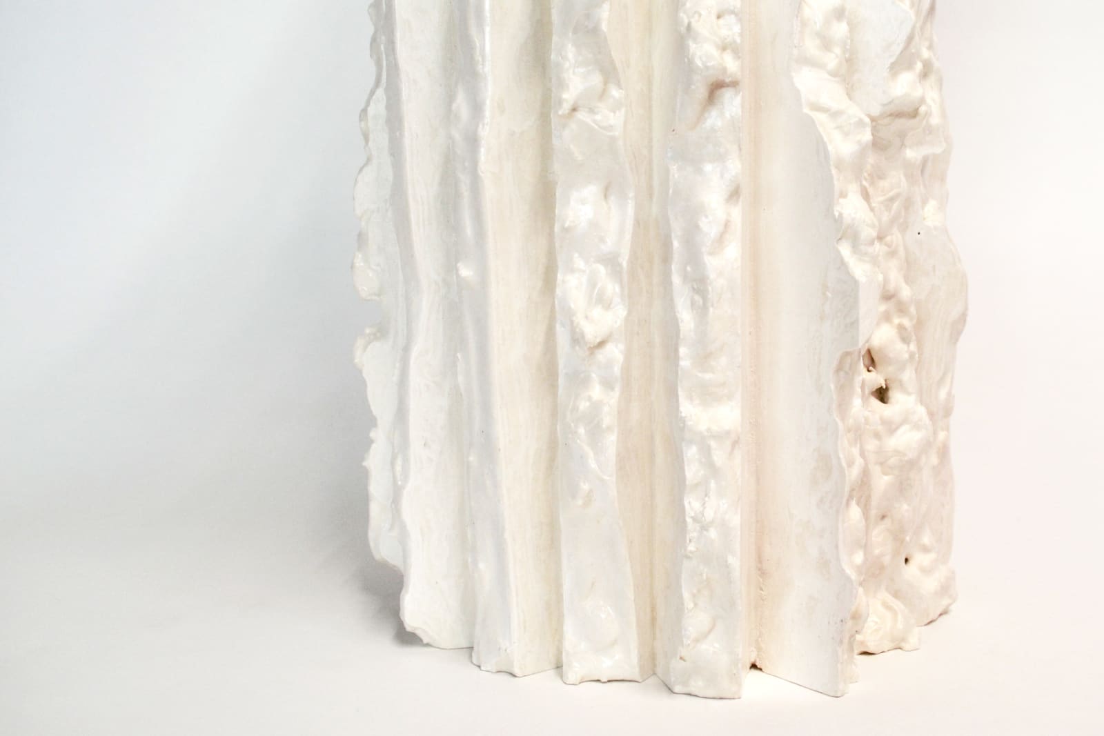 Lenny Stöpp, Cornice Vessel - Sturdy, Tall Ivory White 16X