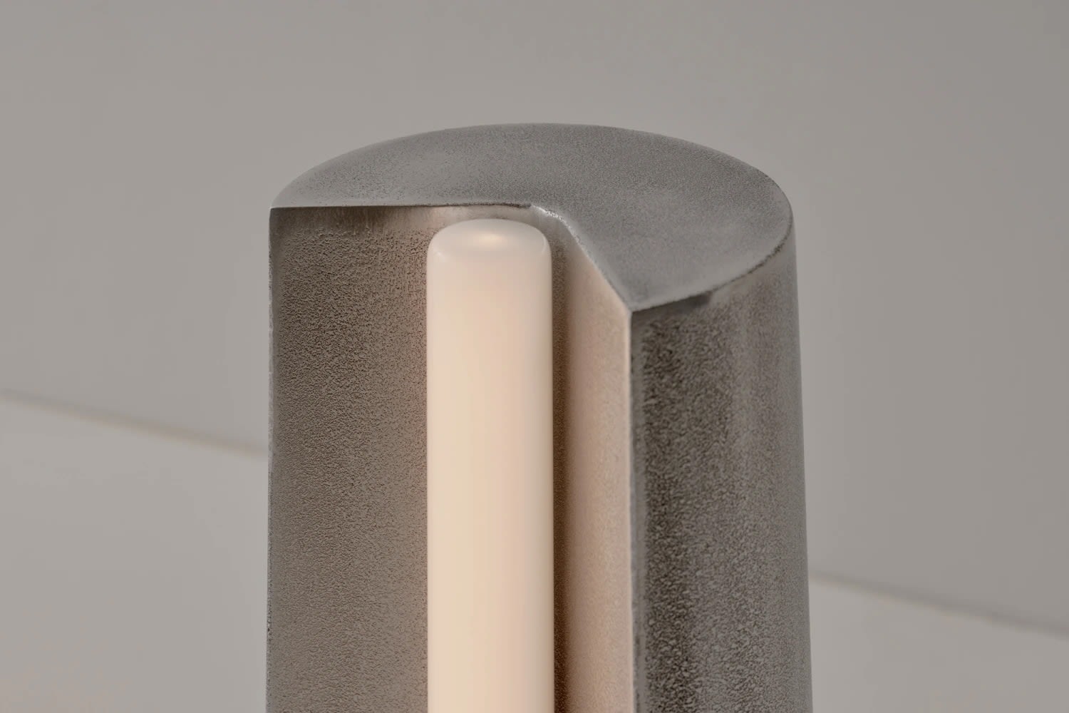 Volker Haug Studio, Tableton Aluminium Tall