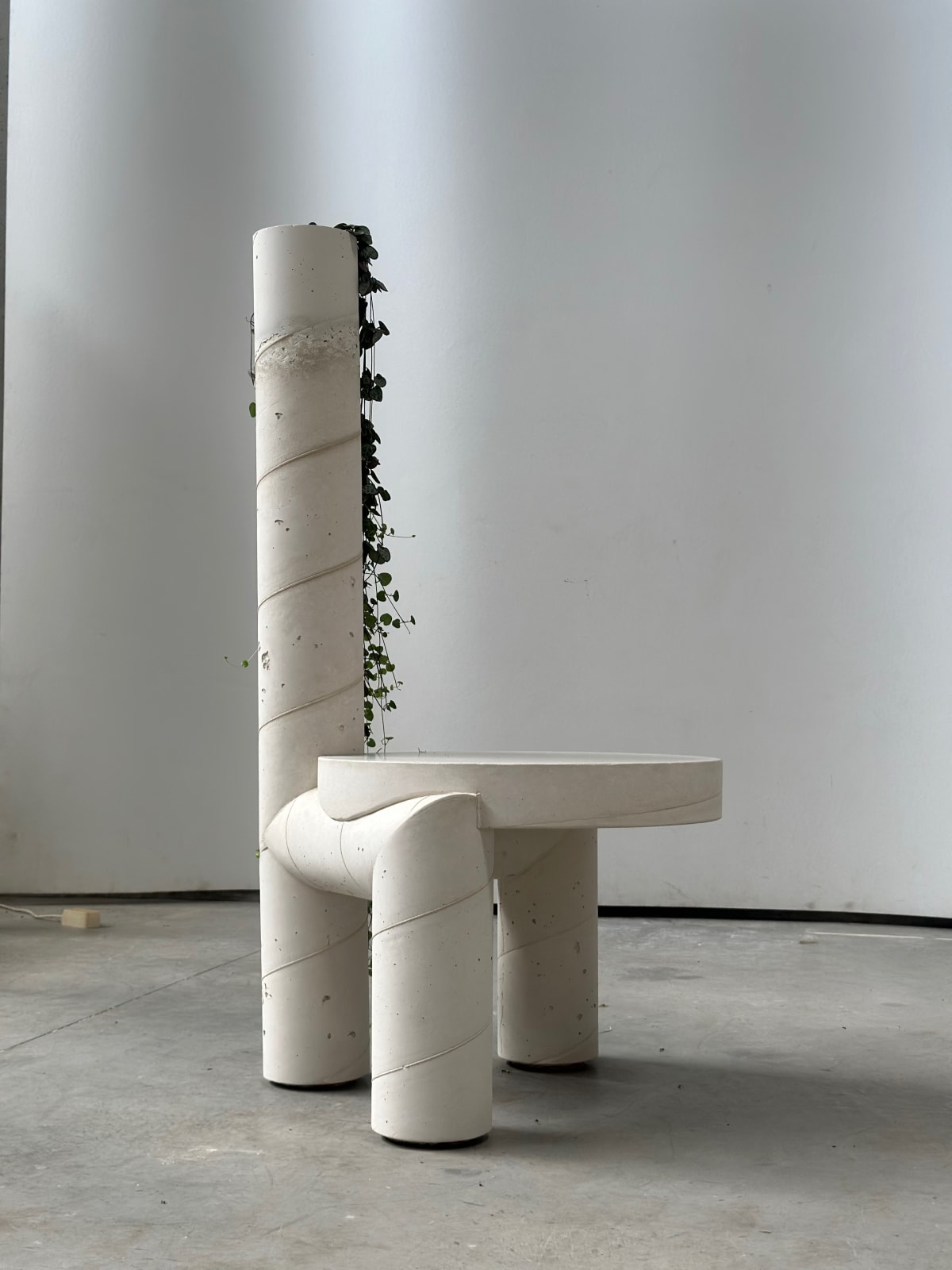 François Lévy, Monobloc Planter Chair 02