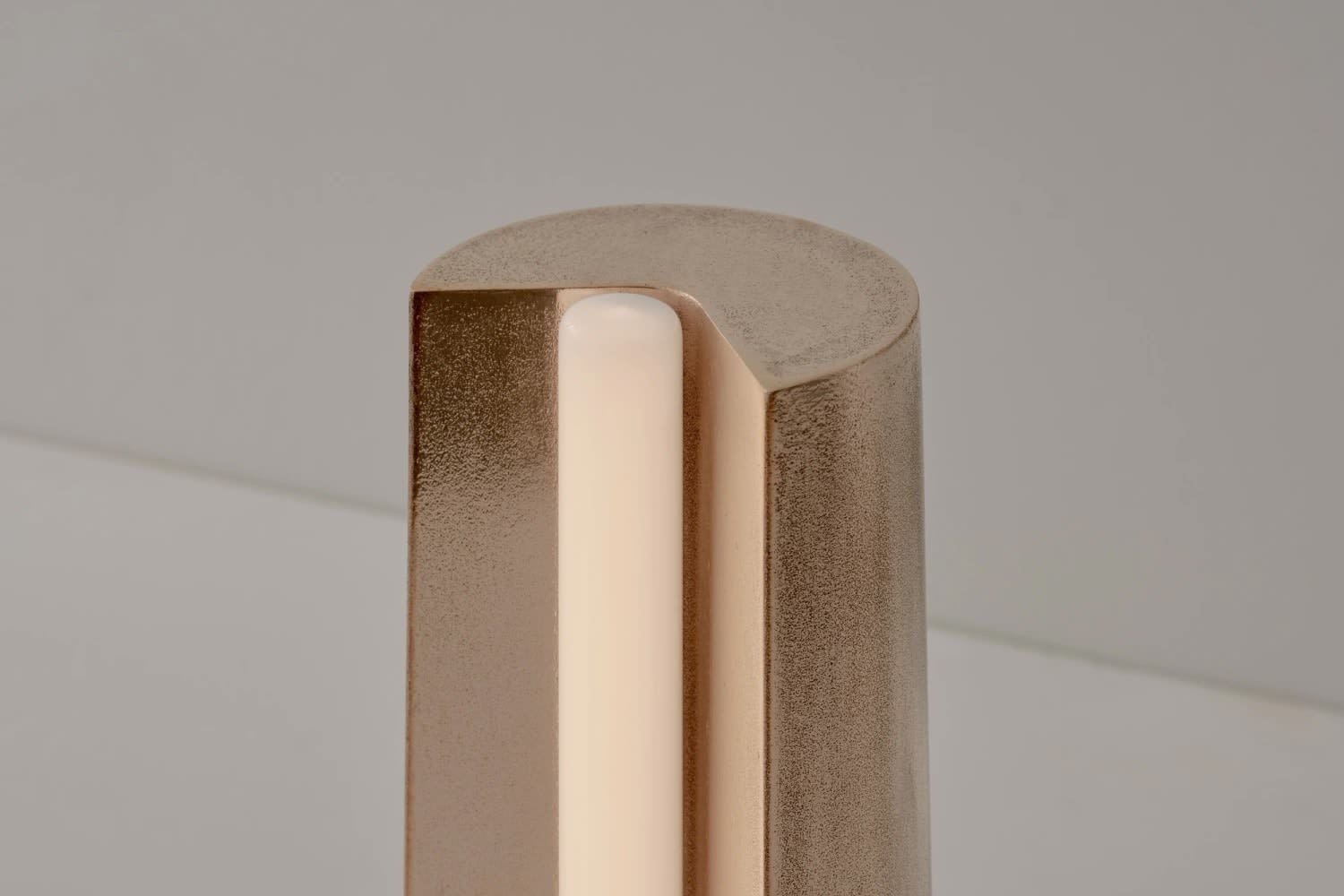 Volker Haug Studio, Tableton Gunmetal Tall