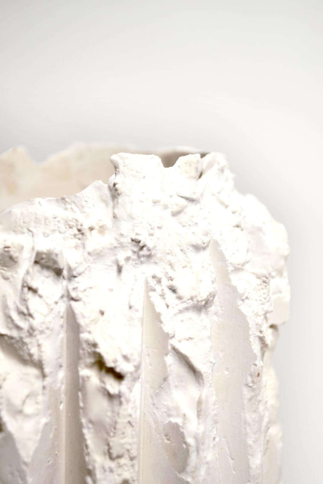 Lenny Stöpp, Cornice Vessel - Thin, Tall, Ivory White 16X