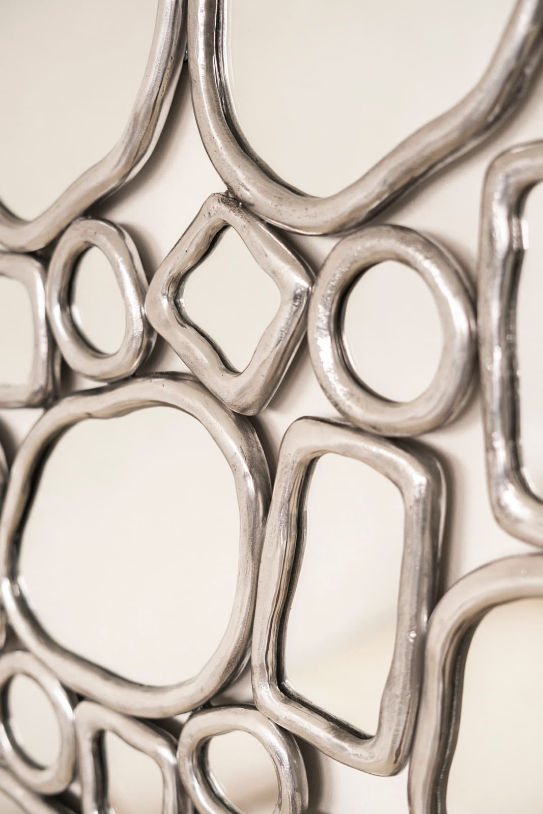 Lucas Recchia, Mirror, 2023