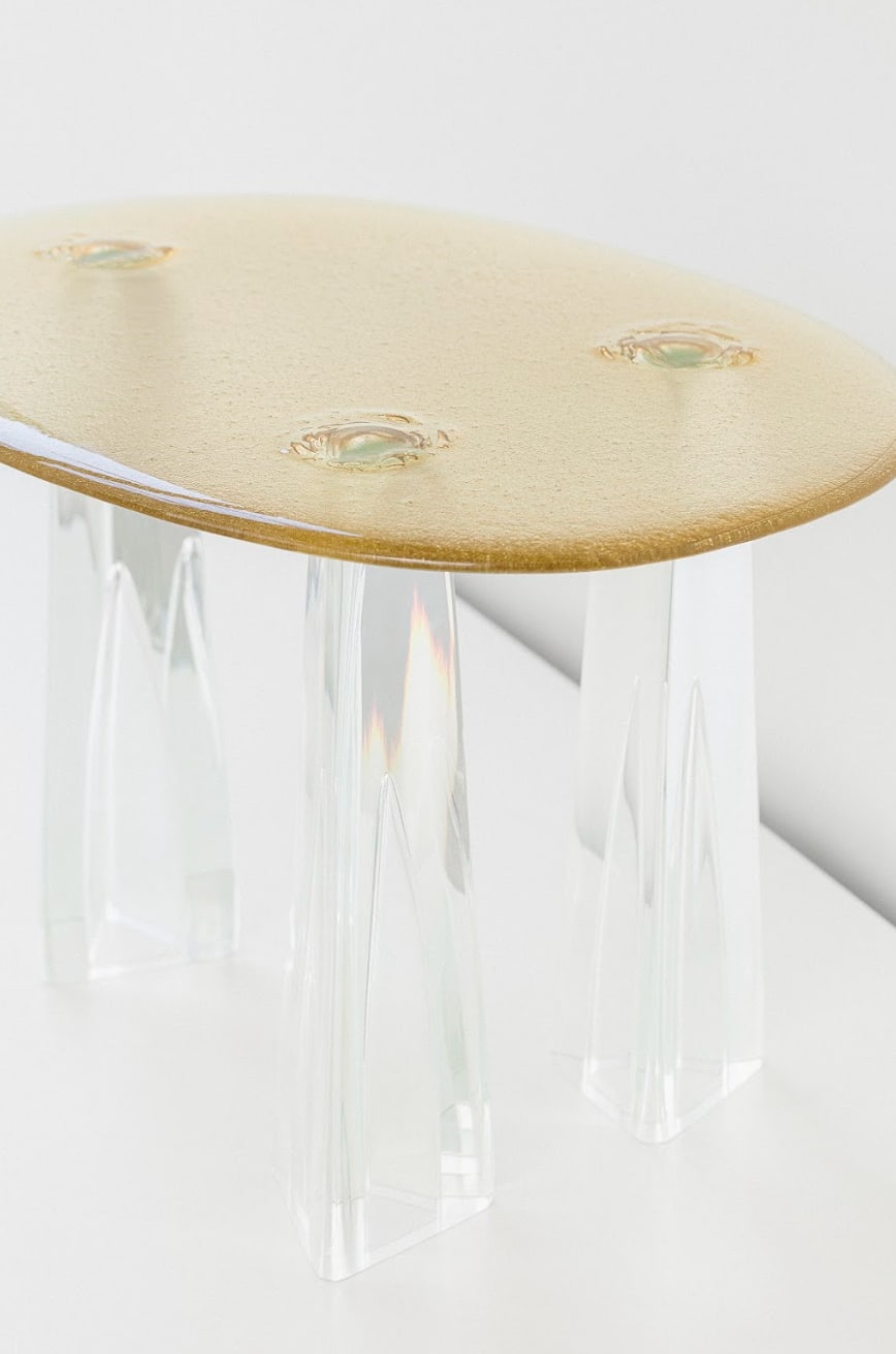 Lucas Recchia, Três pés Side Table, 2023