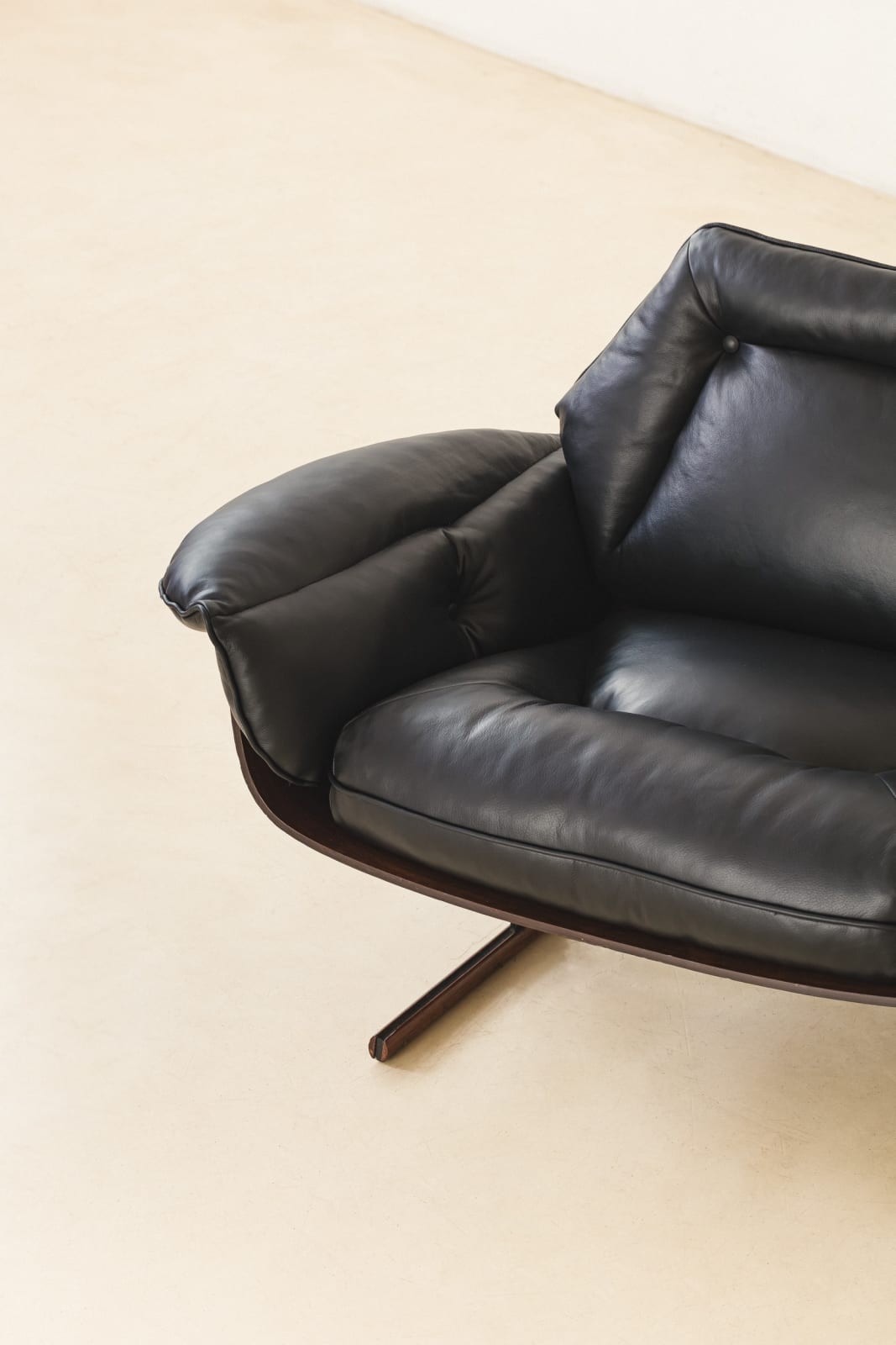 Jorge Zalszupin, Presidential armchairs (1 unit), c. 1959