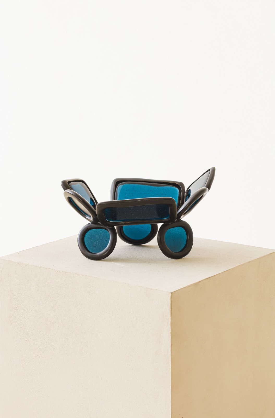 Lucas Recchia, Centerpiece Material Distortion, 2025