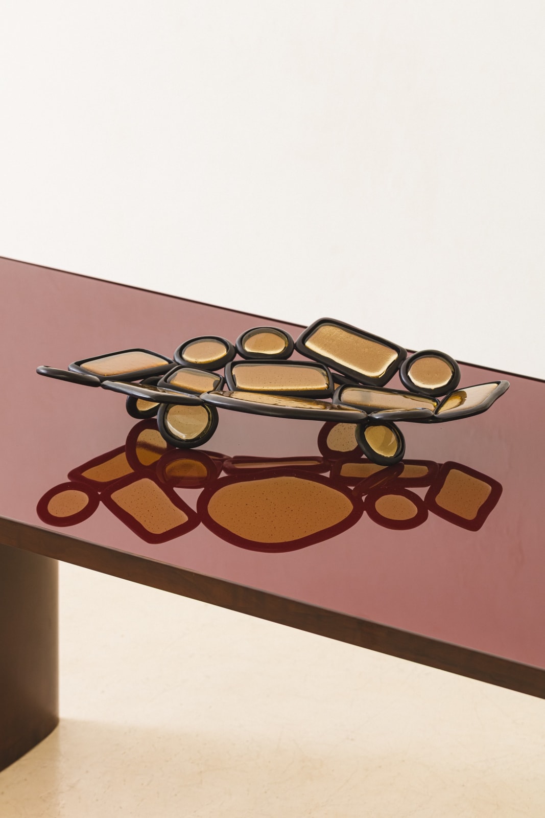 Lucas Recchia, Centerpiece Material Distortion, 2025