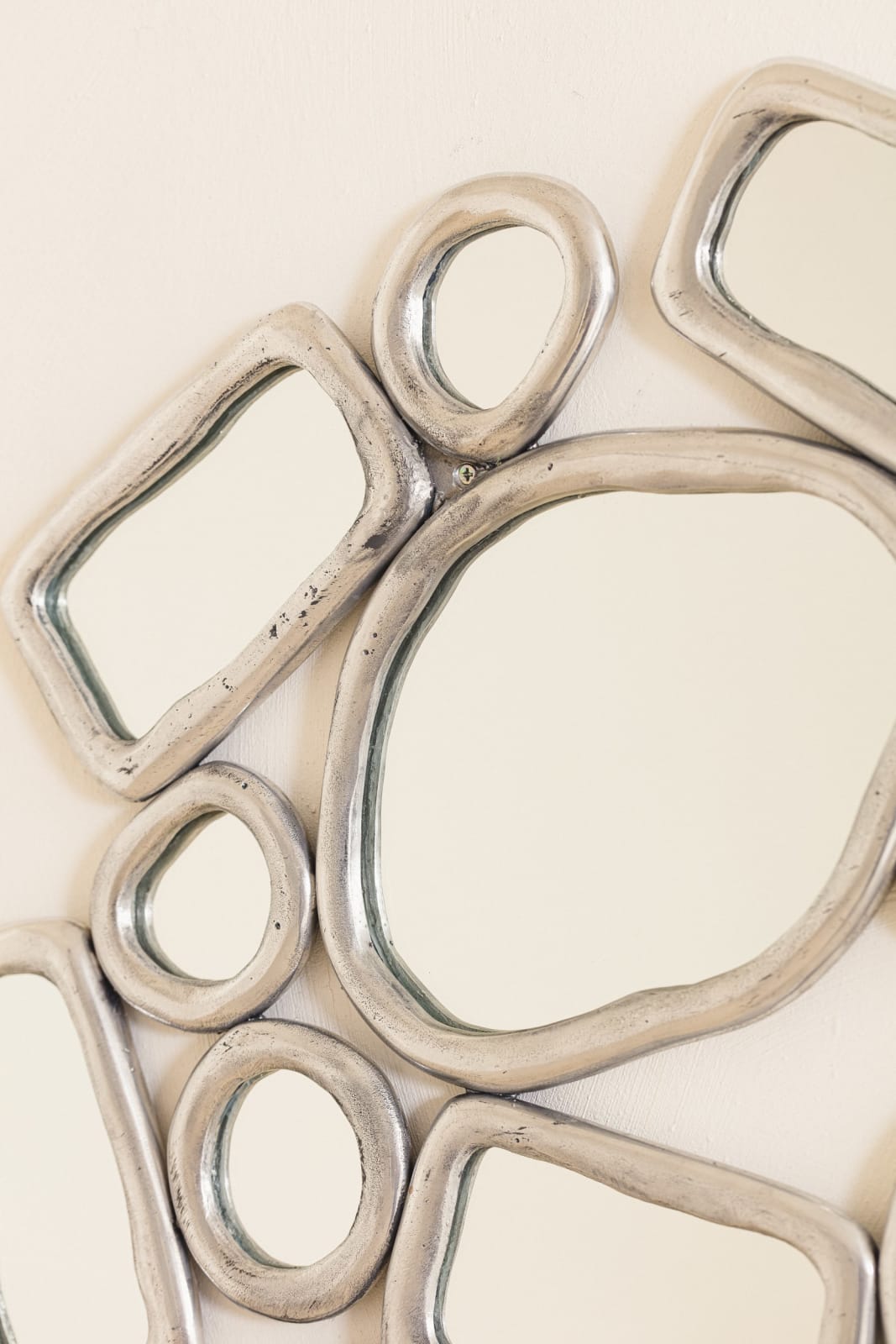 Lucas Recchia, Mirror , 2023