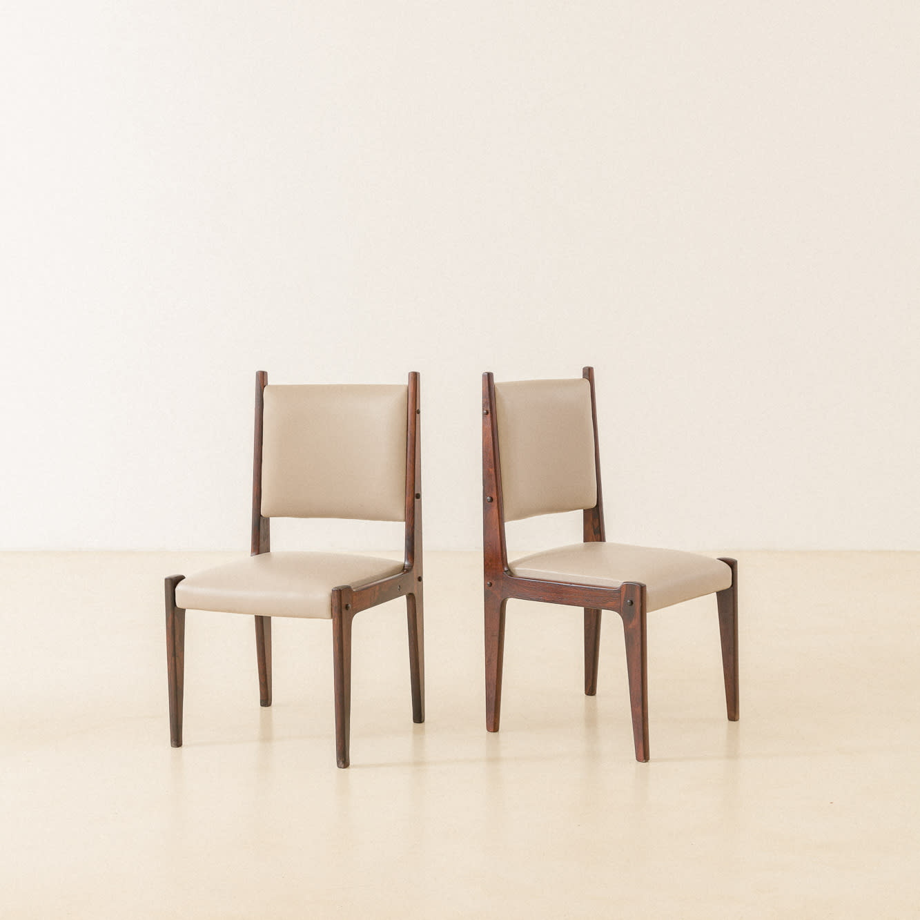 Sergio Rodrigues, Bloch Chairs (8 units), c. 1965