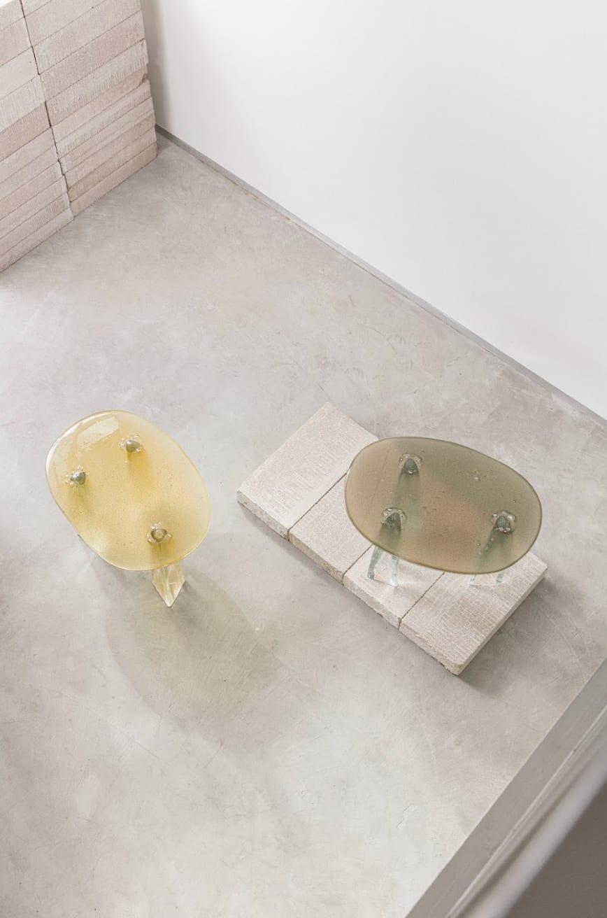 Lucas Recchia, Três pés Side Table, 2023