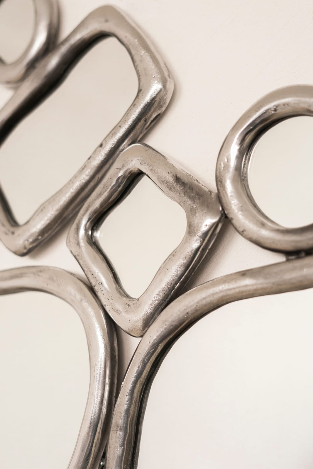 Lucas Recchia, Mirror, 2023