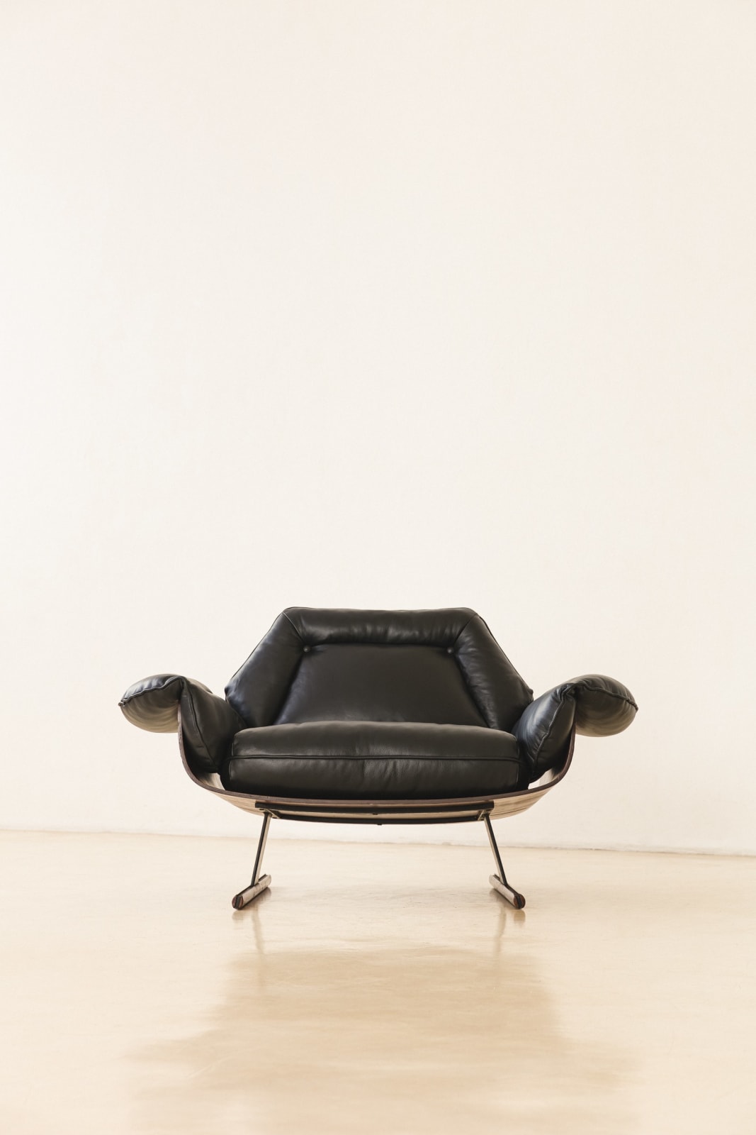 Jorge Zalszupin, Presidential armchairs (1 unit), c. 1959