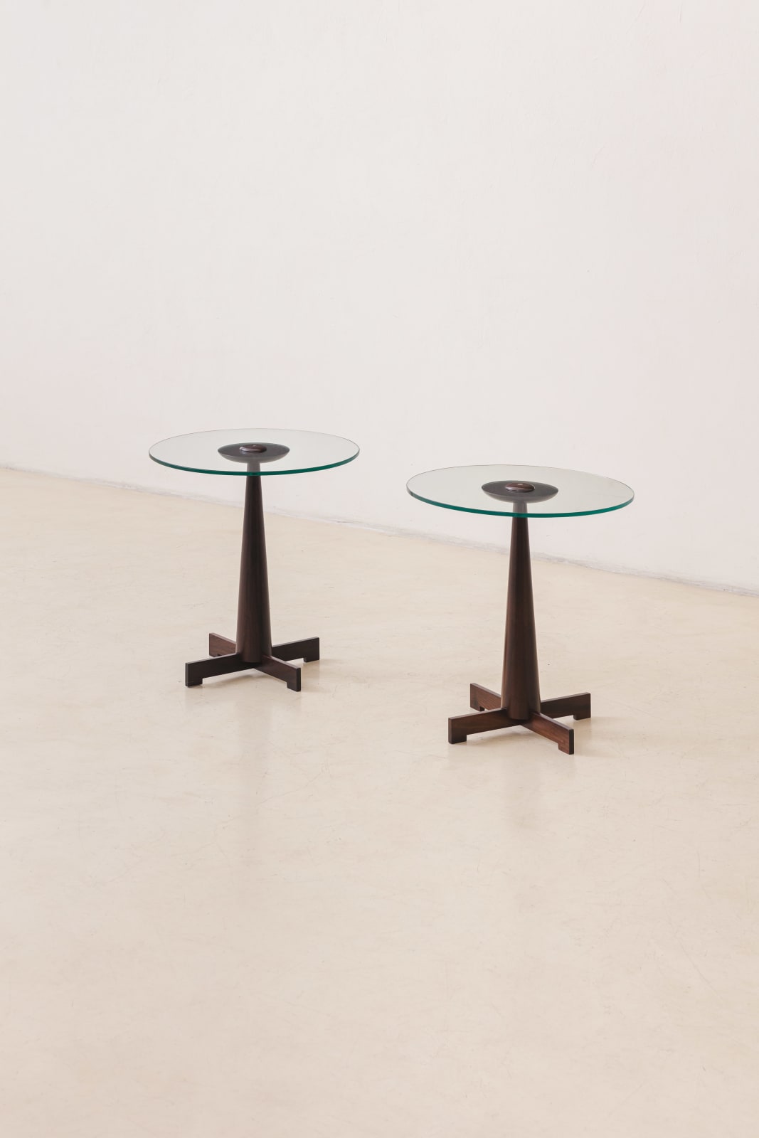 Jorge Zalszupin, me 508 Side Table (pair), 1959