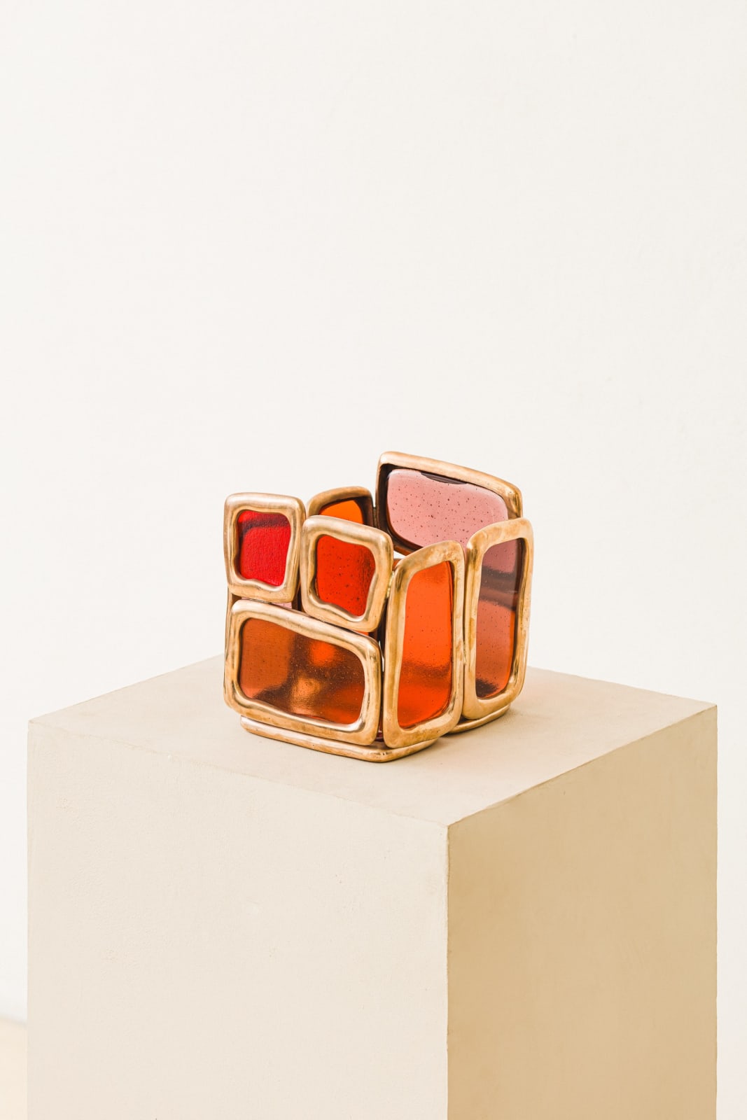 Lucas Recchia, Centerpiece Material Distortion, 2025