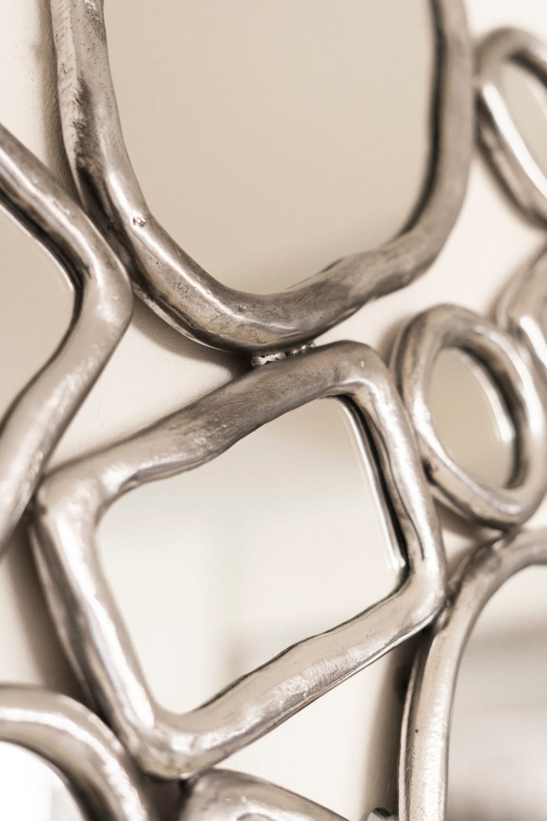 Lucas Recchia, Mirror, 2023