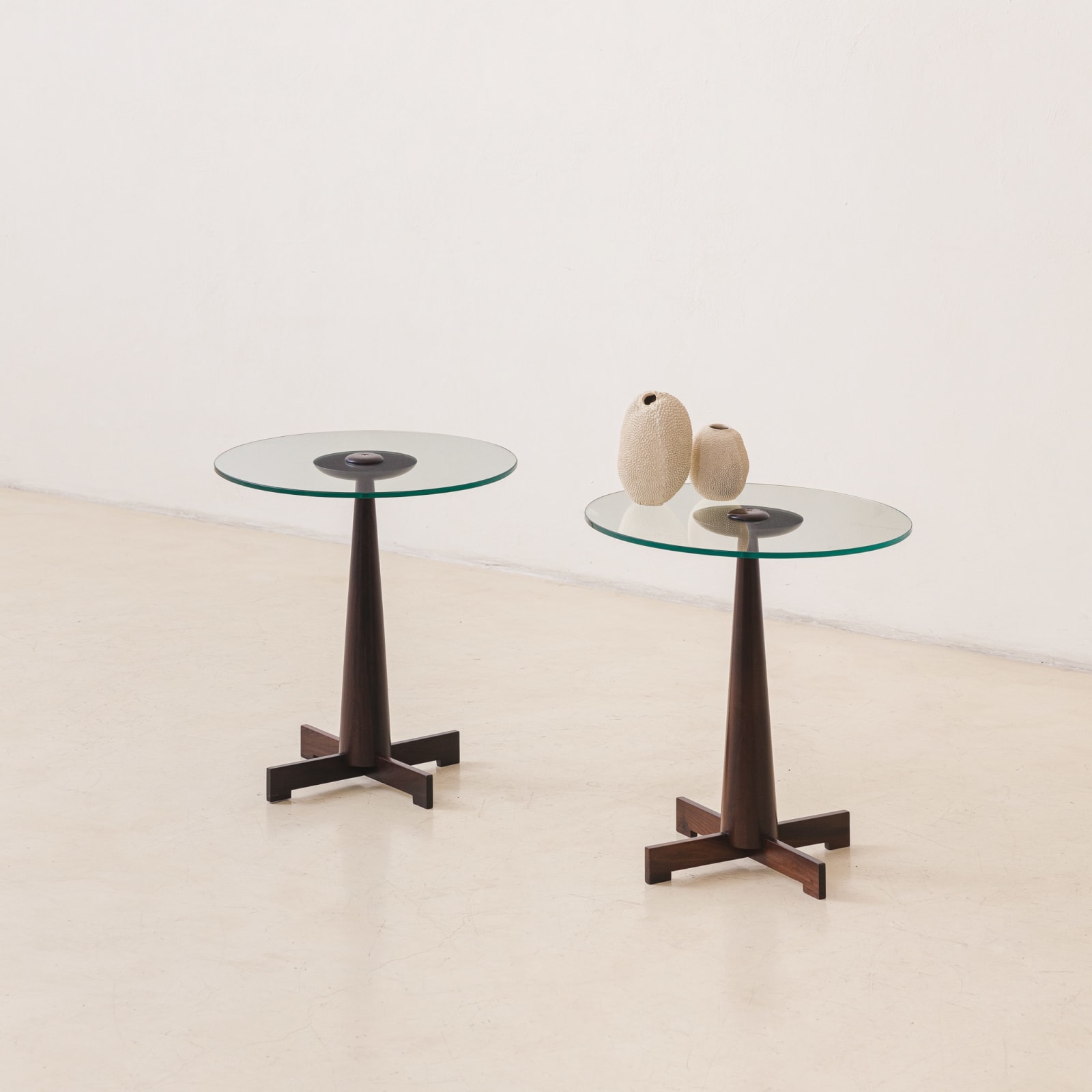 Jorge Zalszupin, me 508 Side Table (pair), 1959