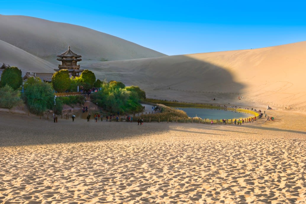 Eddy Li 李秀恒, Crescent Spring, Gansu Province 甘肅月牙泉, 2016