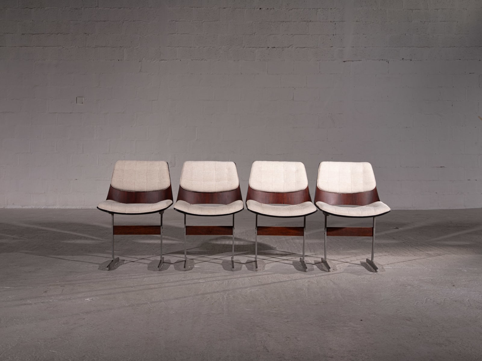 Jorge Zalszupin, Suite de 4 chaises "Marina"/ Suite of 4 "Marina" chairs, c. 1960