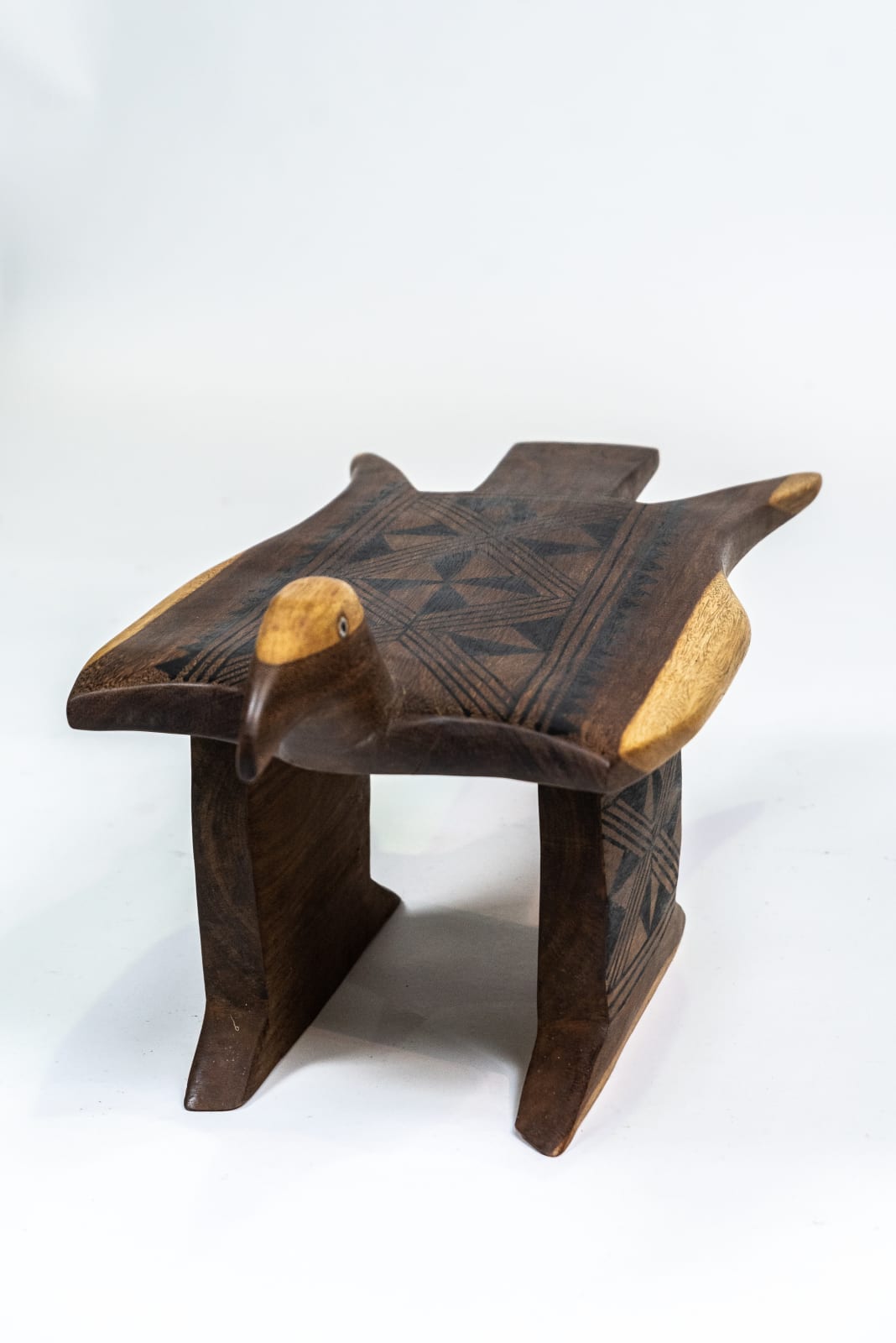 Turuza Wauja, Banc/Sculpture "gaviao" -Oiseau, 2020