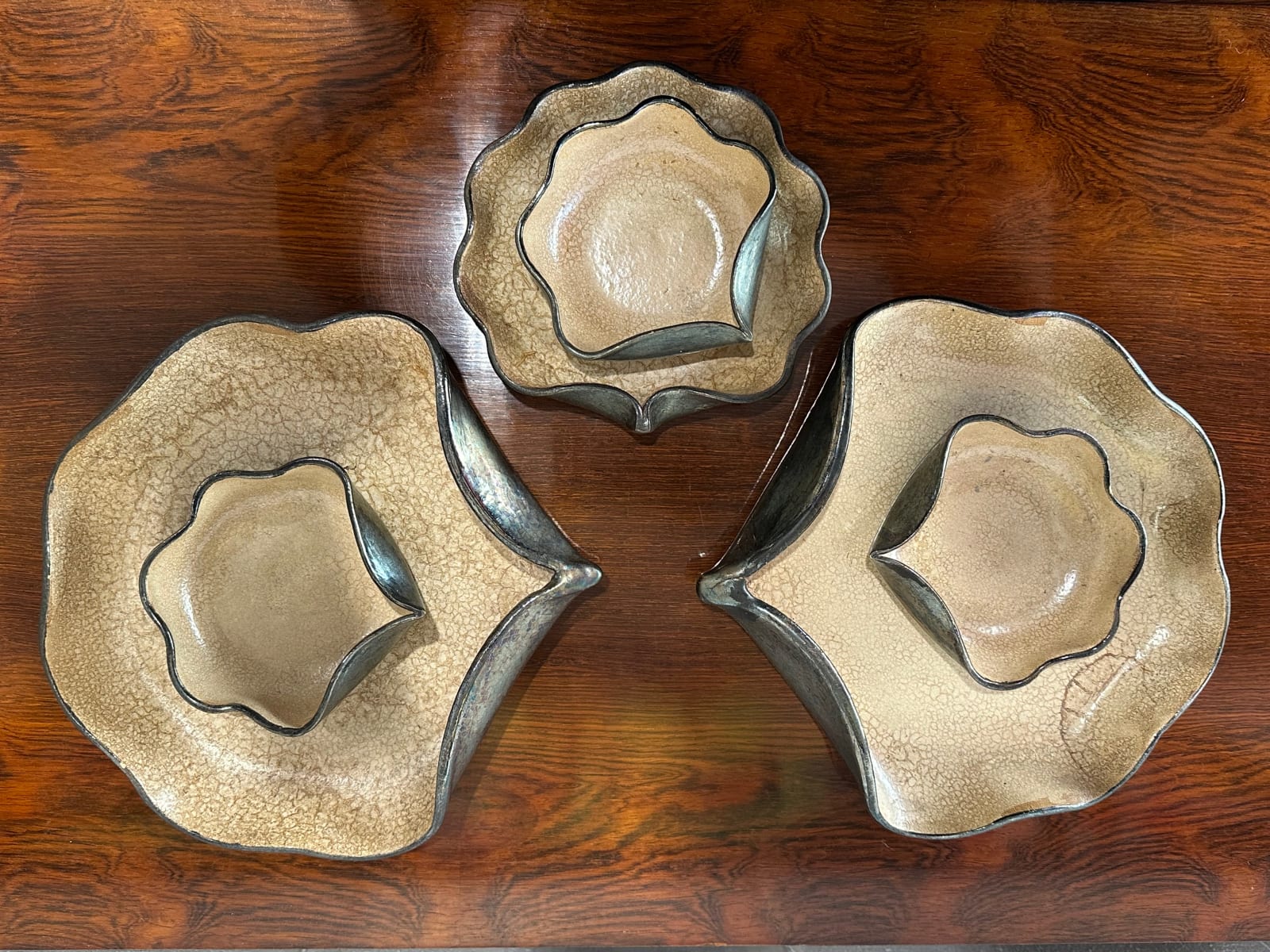 Céramique Arte Forma, Ensemble de 6 plateaux en céramique émaillée / Set of 6 enameled ceramic trays, s/d